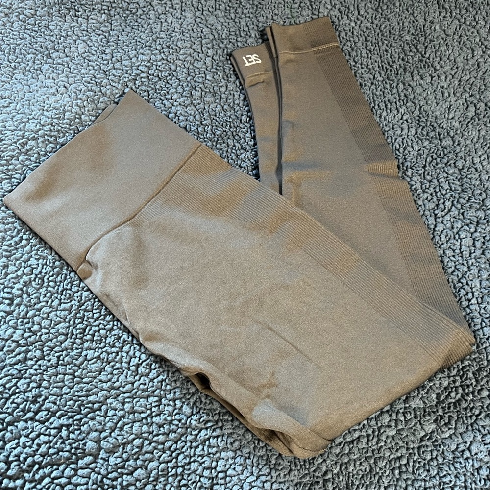 Set Active Gray Leggings